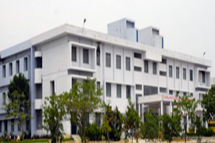 https://cache.careers360.mobi/media/colleges/social-media/media-gallery/3914/2019/3/1/Campus view of Loyola Institute of Technology and Management Guntur_Campus-View.png